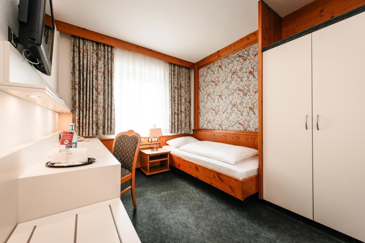 Hotel & Restaurant Ochsen Мерклинген Екстериор снимка