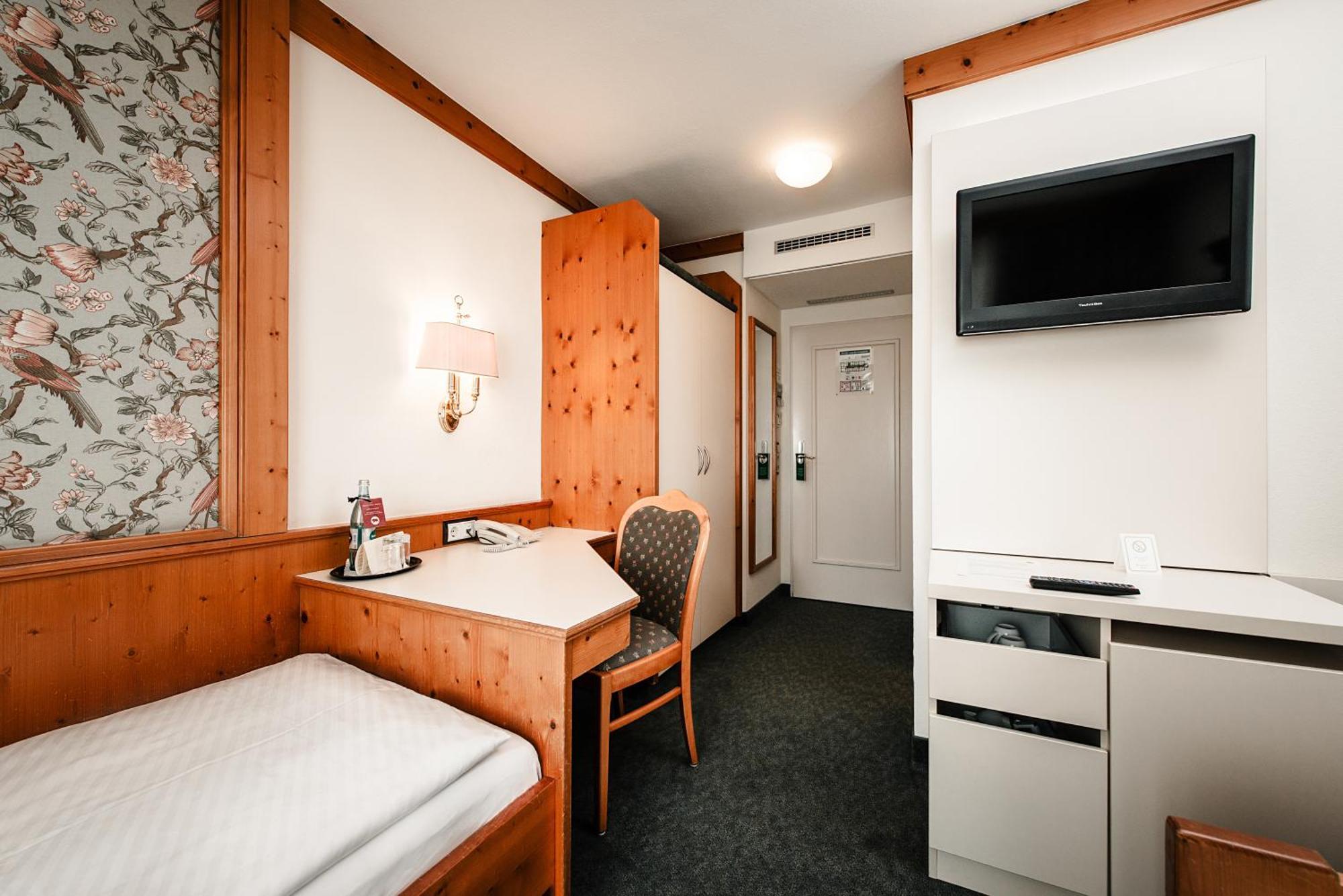 Hotel & Restaurant Ochsen Мерклинген Екстериор снимка